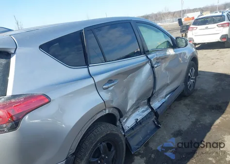 2018 Toyota Rav4 Le z USA, uszkodzony, nr VIN JTMBFREV6JJ242996